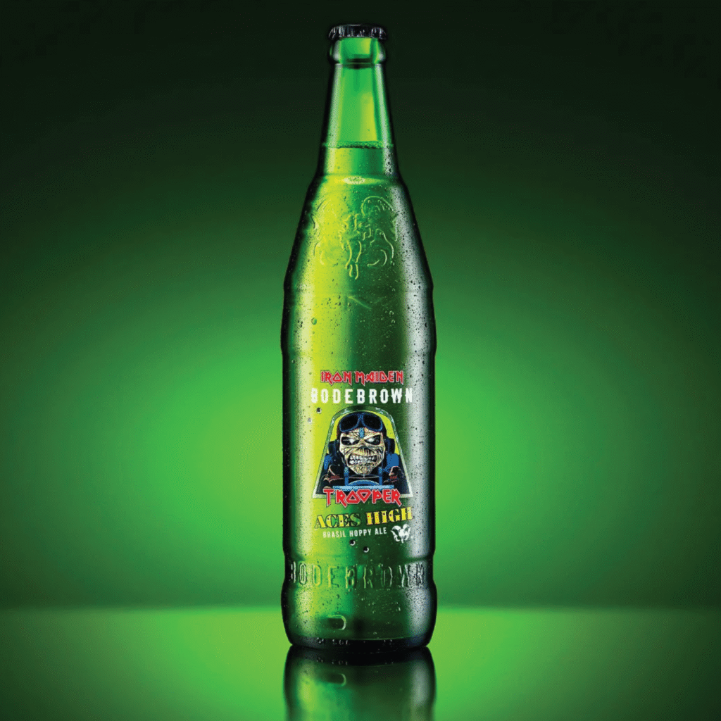 Rótulo da cerveja Iron Maiden Bodebrown Trooper Aces High em garrafa verde, com arte marcante do personagem Eddie.